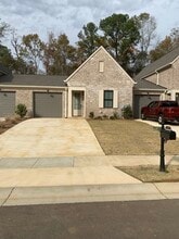 Building Photo - 1118 Stonebrook Ln