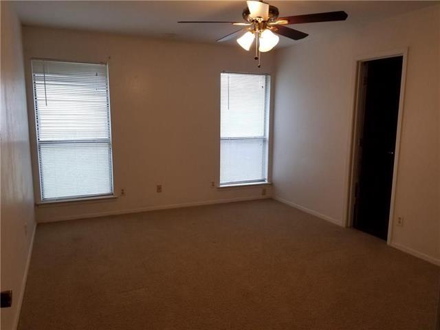 Foto del edificio - 1000 Blue Carriage Ln N