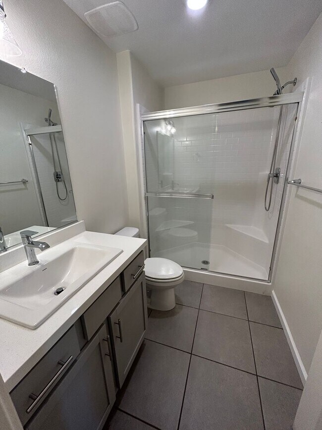 Foto del edificio - Spacious 5 Bedroom 4 Bathroom in Tulare!!