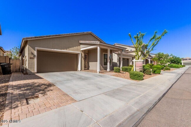 Building Photo - 2072 E Lantana Dr