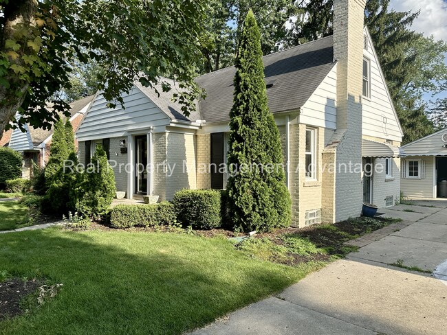 Building Photo - Rare Find in Huntington Woods - 3 Beds and...