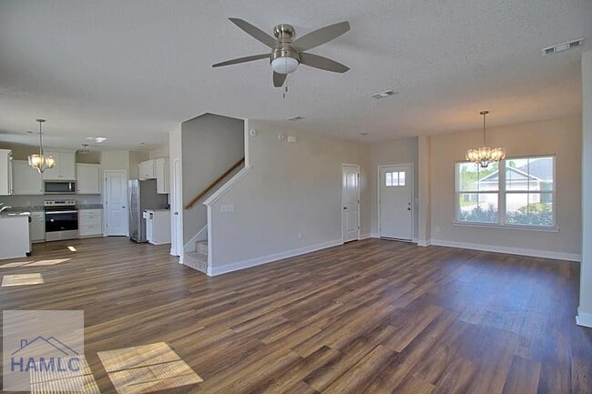 Building Photo - 180 Mcclelland Lp NE