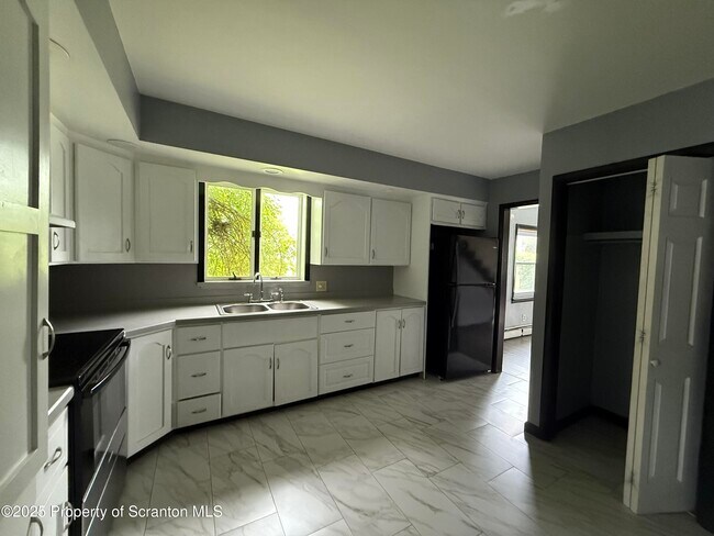 Building Photo - 1332-1332 Bryn Mawr St