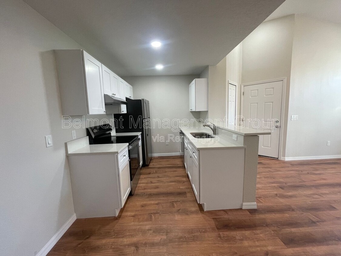 Foto del edificio - 2592 Grassy Point Dr