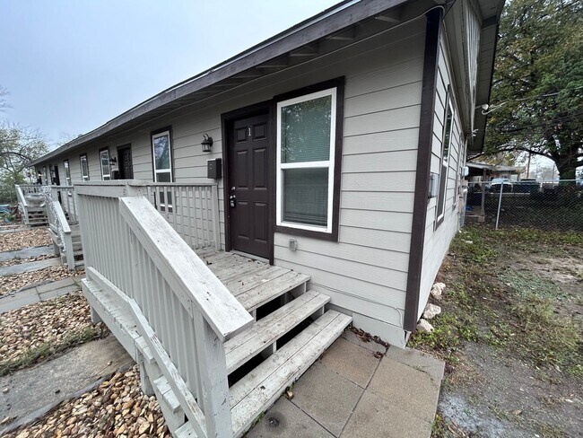 Building Photo - 617 South Palmetto Ave #1