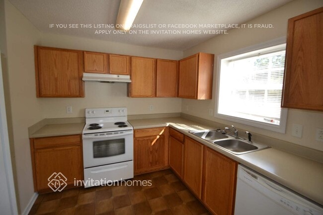 Building Photo - 220 Brookwood Cove