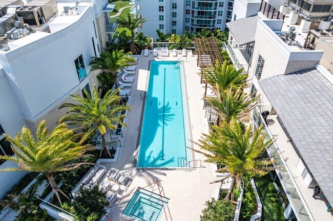 Foto del edificio - 220 SE Mizner Blvd