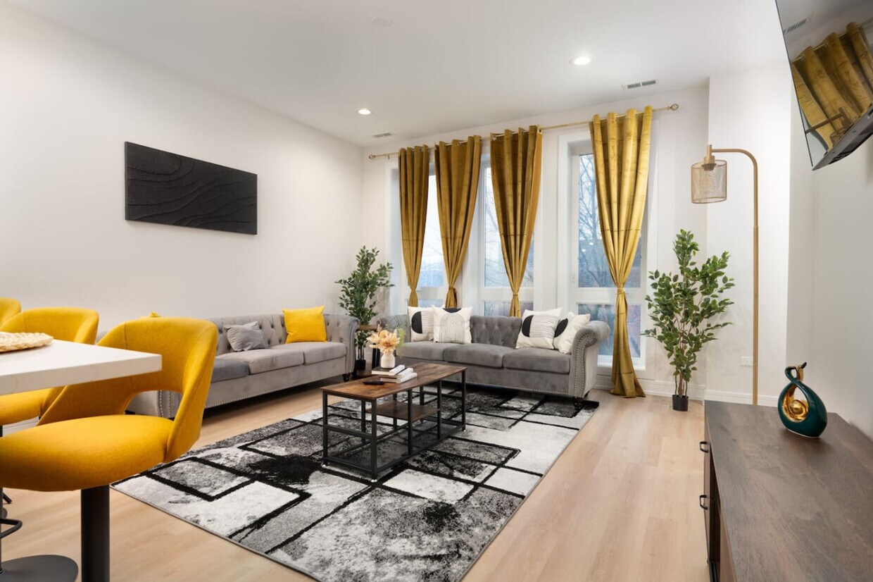 Foto principal - 3725 S Giles Ave
