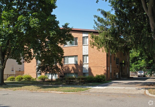 Building Photo - 1424 Golden Ave
