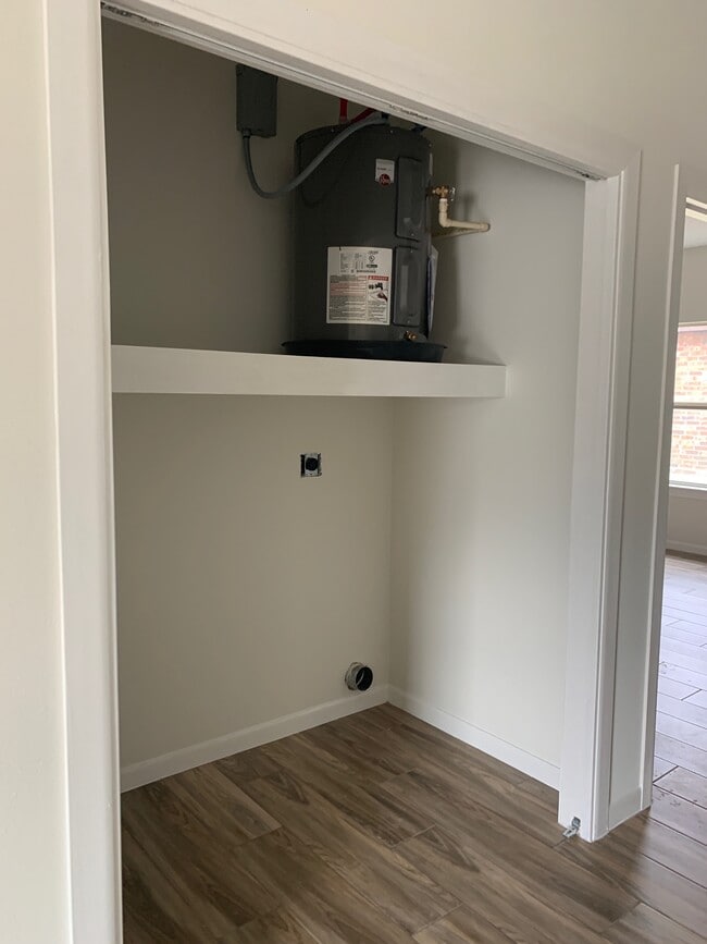 Building Photo - Kings Landing Apartments