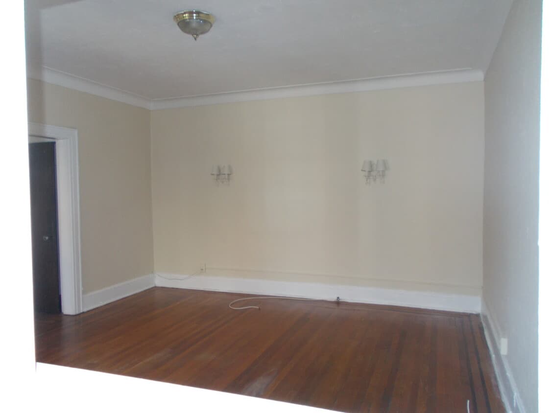 Primary Photo - 42 W Holly St