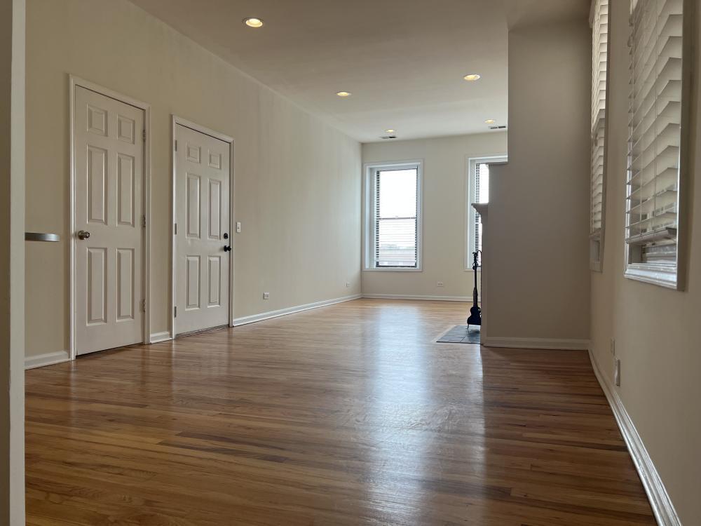 Foto principal - 3 bedroom in Chicago IL 60622