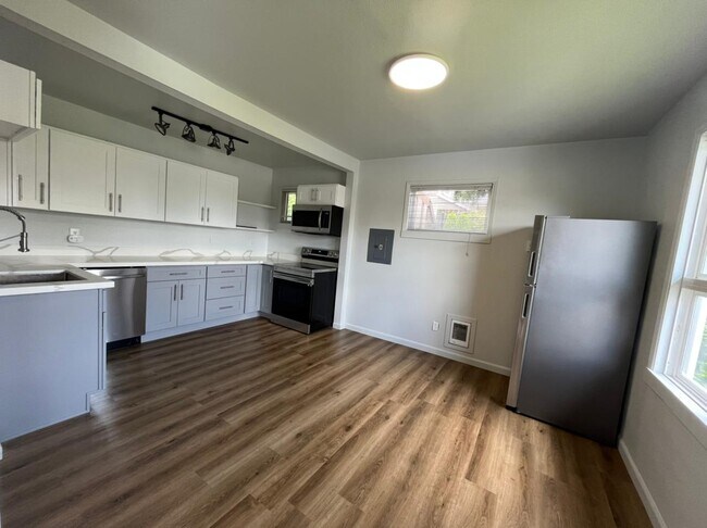 Building Photo - 2108 117th Ave NE