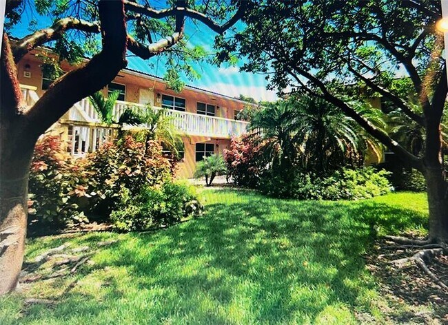 Foto del edificio - 811 NE 14th Pl