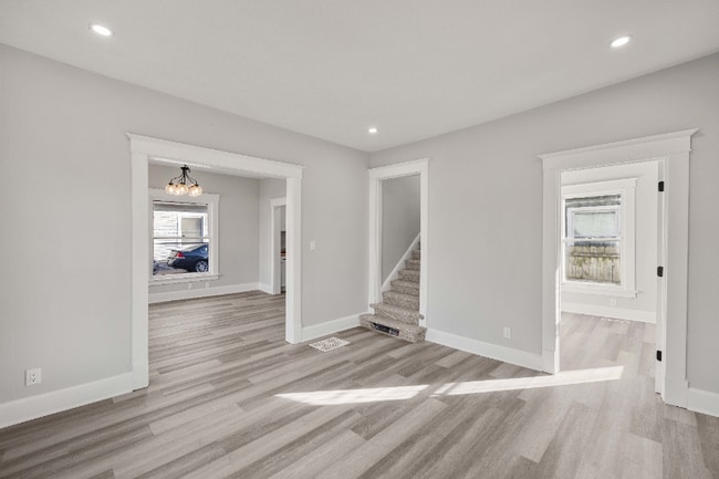 Foto del edificio - 1702 Logan Ave