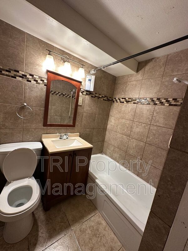 Building Photo - 1517 10th Ave