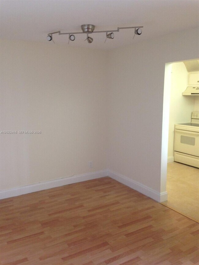 Foto del edificio - 16909 N Bay Rd