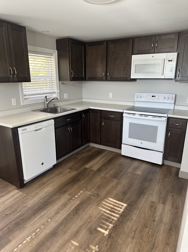 Building Photo - 61 Darin Dr