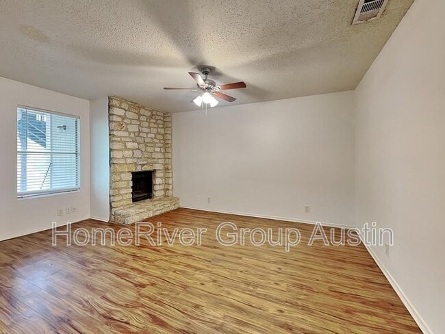 Building Photo - 9900 Roxanna Dr