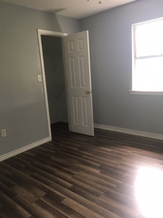 Foto del edificio - 9179 Farm Rd