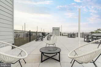 Building Photo - 6910 Ridge Ave