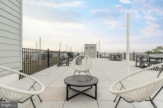 Building Photo - 6910 Ridge Ave