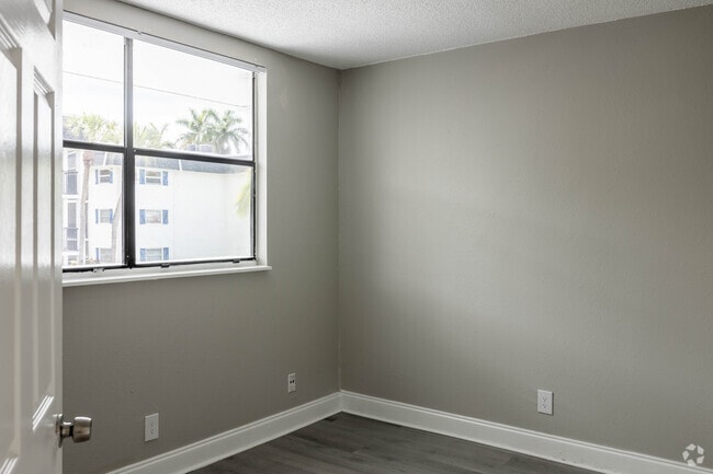 2 BR, 2 BA - 742SQFT - Westview Apartments