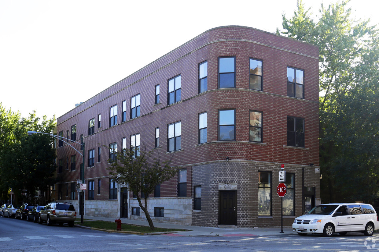 Primary Photo - 2701 W Augusta Blvd