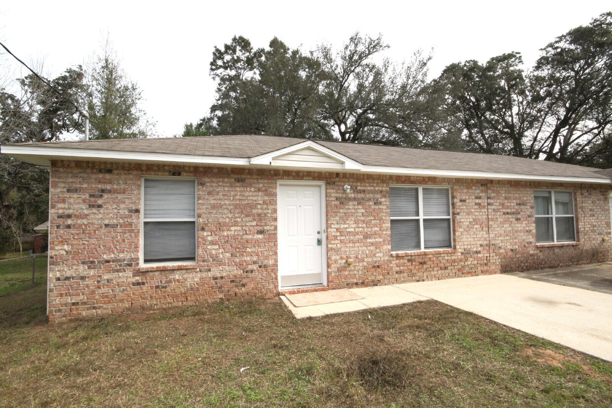 Primary Photo - Northeast Pensacola 2BR – Perfect Location...