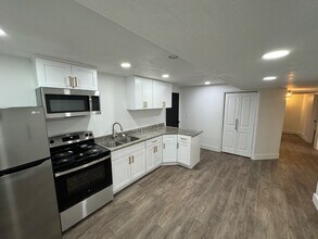 Building Photo - 910 620 E