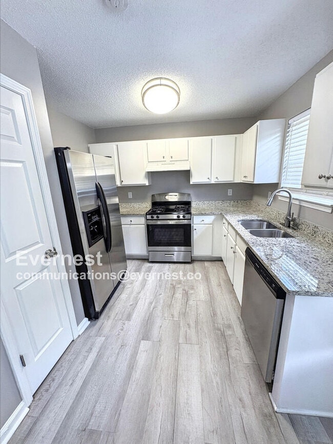 Building Photo - 6300 Crooked Creek Dr.
