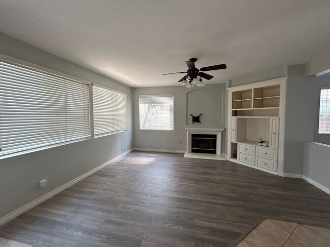 Building Photo - 45370 Vista Verde