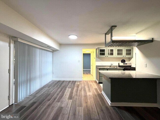 Foto del edificio - 3419 University Blvd W