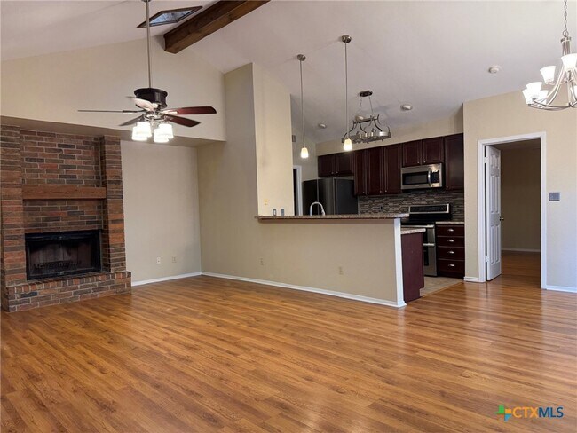 Foto del edificio - 758 Briarbend Dr