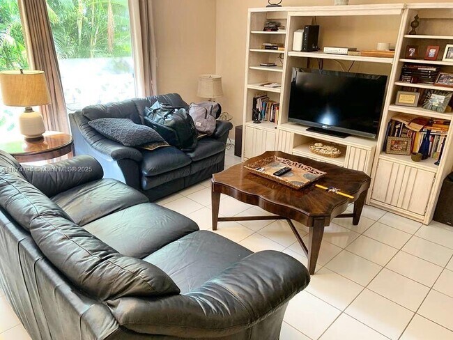 Foto del edificio - 815 Middle River Dr