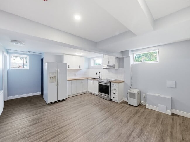 Building Photo - 309 Strathearne Ave