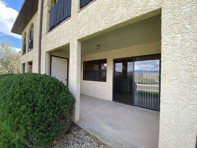 Foto del edificio - 1BR/1BATH - Ground Floor Condo - NO PETS
