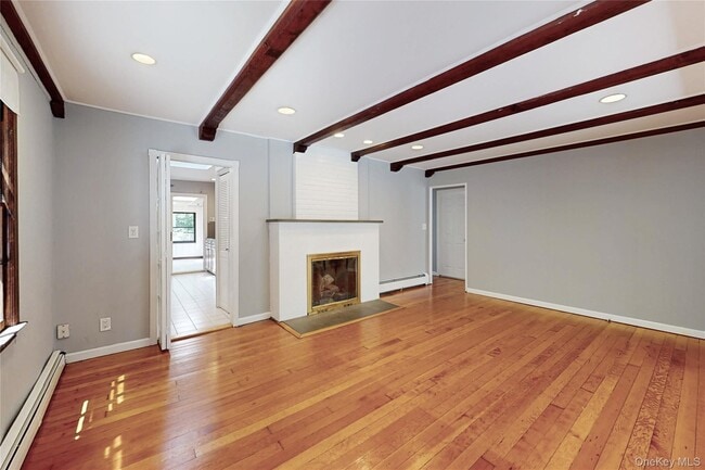 Foto del edificio - 3519 Hillside Dr