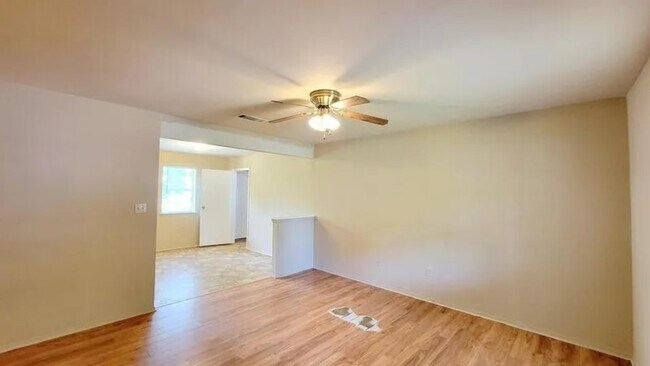 Building Photo - 109 Reno St