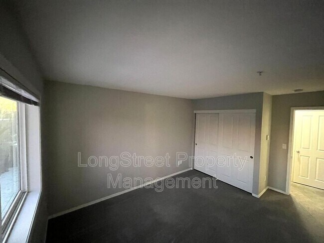 Building Photo - 8310 SE Rhine St