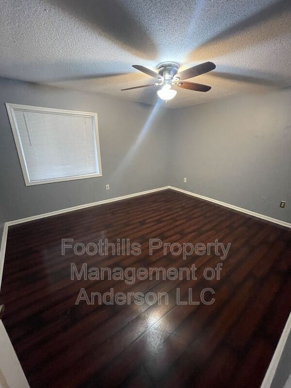 Building Photo - 302 Northlake Dr