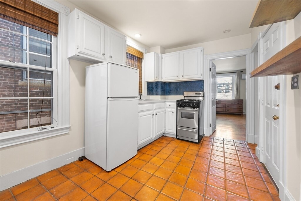 Primary Photo - 80 W Cedar St