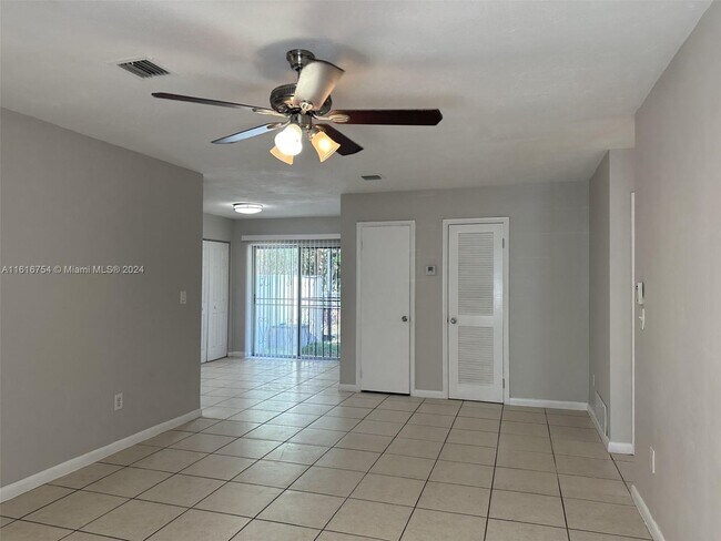 Foto del edificio - 19453 NW 28th Ct