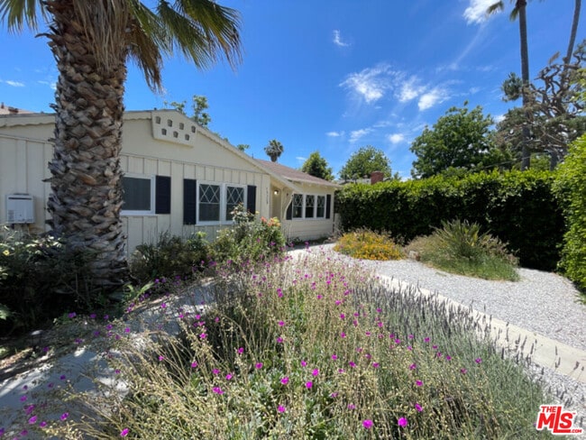 Foto del edificio - 15328 Vose St