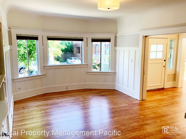 Building Photo - 4 br, 1.5 bath House - 2501 Russell Street