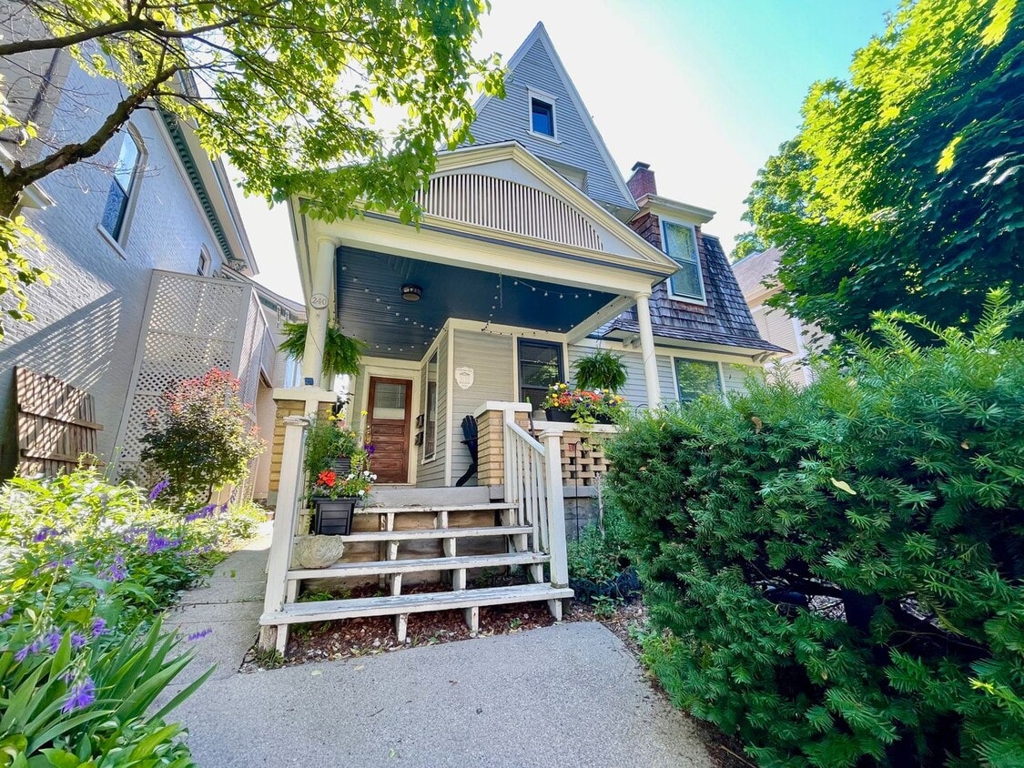 Primary Photo - 240 Prospect Ave NE