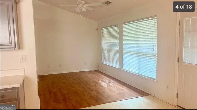 Foto del edificio - 2361 Cove Lake Way
