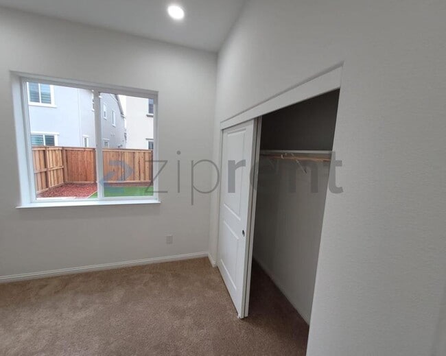 Building Photo - Unit 2