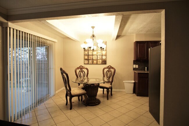 Foto del edificio - 6417 NW 63rd St