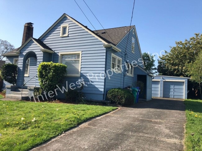 Foto del edificio - ADORABLE 2 BEDROOM HOUSE IN NORTH PORTLAND WITH LARGE BACK YARD & 2 CAR GARAGE!
